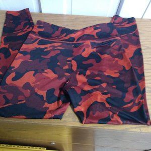 Wild Fable Red/Black camouflage leggings - Size M